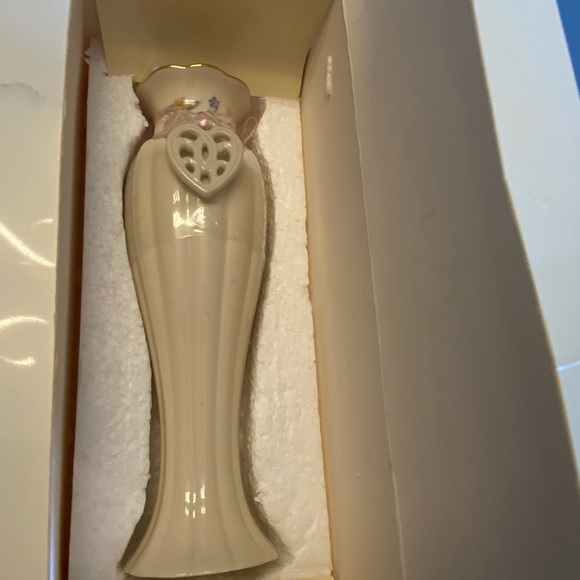 Lenox Mothers Day Vase Original Box Gold Rim Heart Charm Pink Bow Flowers 6.5” - Picture 8 of 10